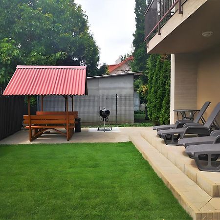 Mandara Wellnes Apartmanok Сиофок Екстериор снимка