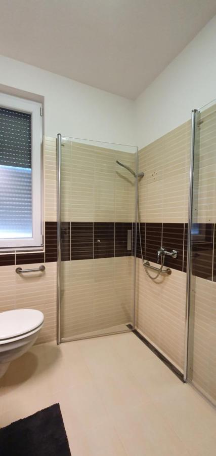 Mandara Wellnes Apartmanok Сиофок Екстериор снимка