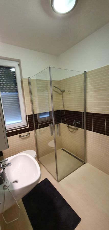 Mandara Wellnes Apartmanok Сиофок Екстериор снимка