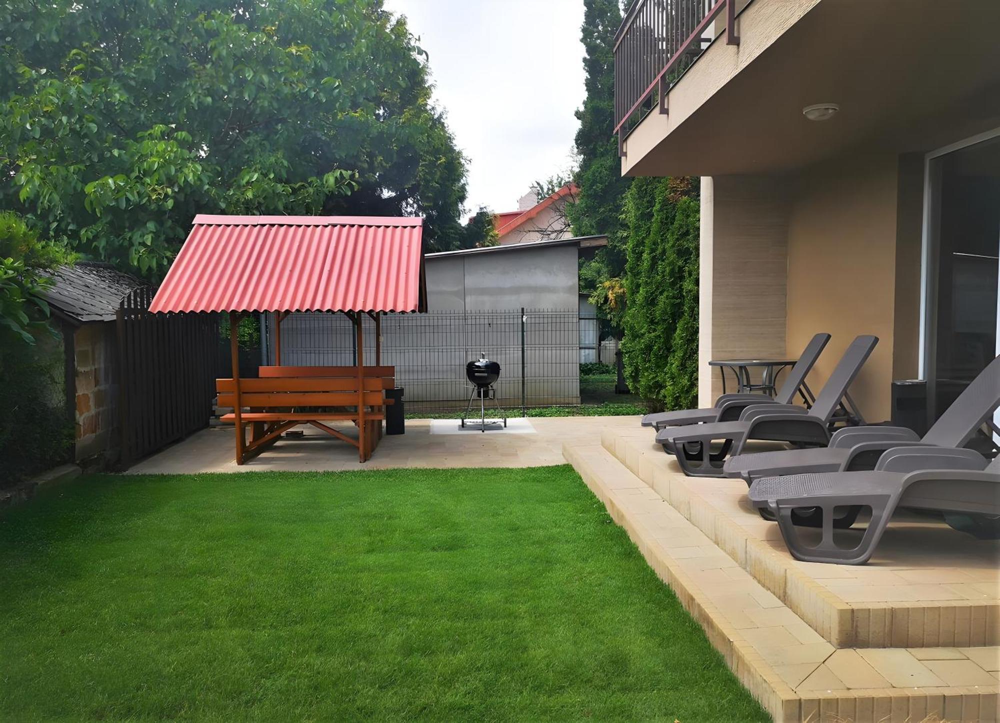 Mandara Wellnes Apartmanok Сиофок Екстериор снимка