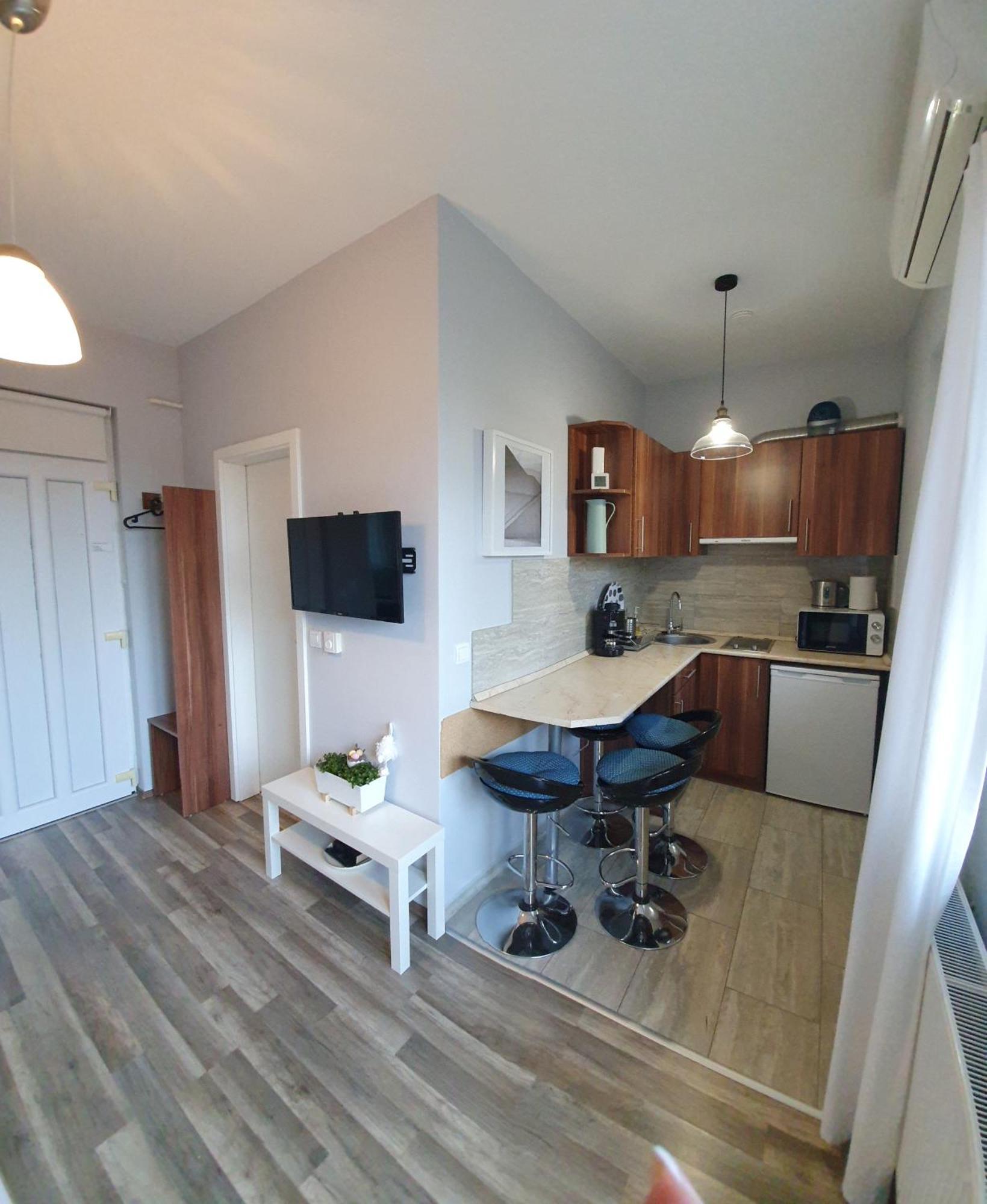 Mandara Wellnes Apartmanok Сиофок Екстериор снимка